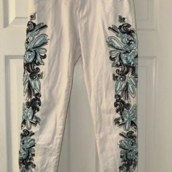 Juliette Rhinestone Capris! - Picture 3 of 6